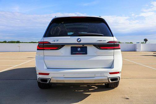 Alpine White 2026 BMW X7 xDrive40i