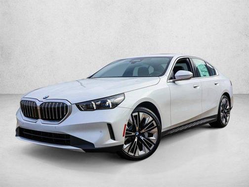 Mineral White Metallic 2026 BMW 530 xDrive