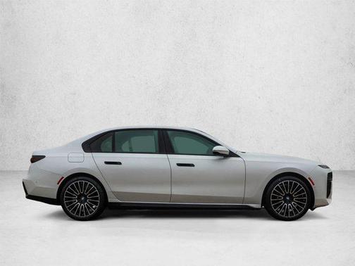 Mineral White Metallic 2026 BMW i7 xDrive60