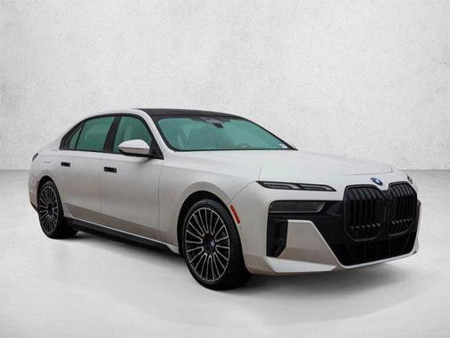 Mineral White Metallic 2026 BMW i7 xDrive60