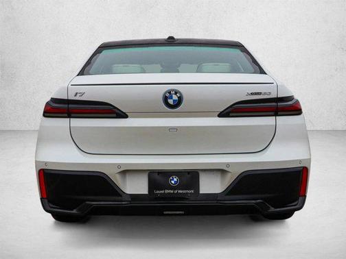 Mineral White Metallic 2026 BMW i7 xDrive60