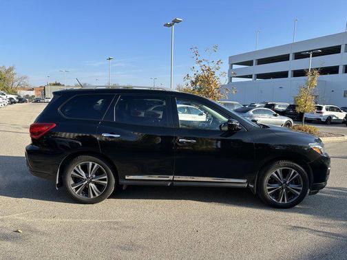 2017 Nissan Pathfinder Platinum