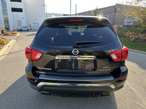 2017 Nissan Pathfinder Platinum