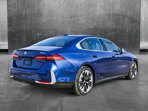 2025 BMW 530 i xDrive