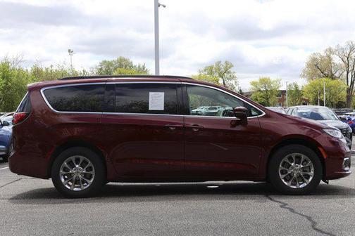 Velvet Red Pearlcoat 2022 Chrysler Pacifica Touring L