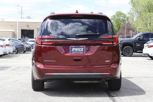 Velvet Red Pearlcoat 2022 Chrysler Pacifica Touring L