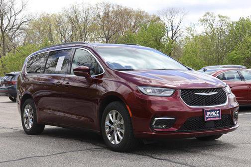 Velvet Red Pearlcoat 2022 Chrysler Pacifica Touring L