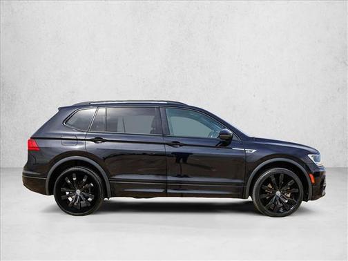 Deep Black Pearl 2020 Volkswagen Tiguan 2.0T SE 4MOTION
