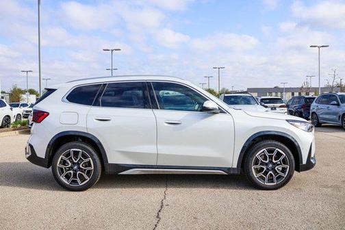 Mineral White Metallic 2026 BMW X1 xDrive28i