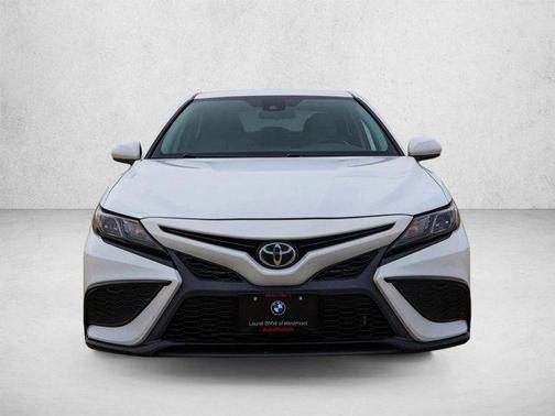 Super White 2021 Toyota Camry SE