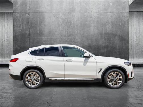 2025 BMW X4 xDrive30i