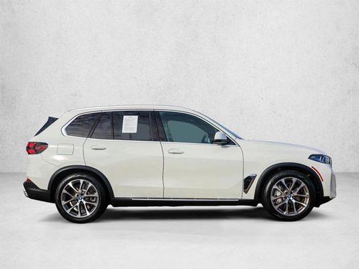 Alpine White 2024 BMW X5 PHEV xDrive50e