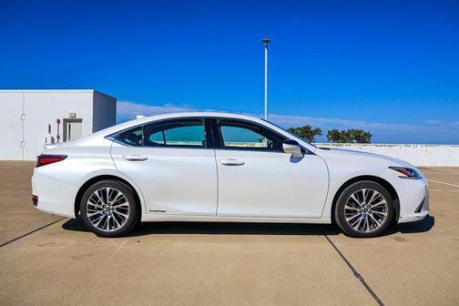 2019 Lexus ES 300h Base