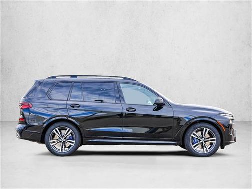2025 BMW X7 M60i