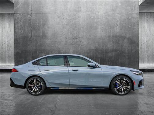 2025 BMW 530 i xDrive