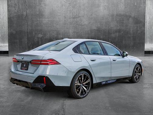 2025 BMW 530 i xDrive