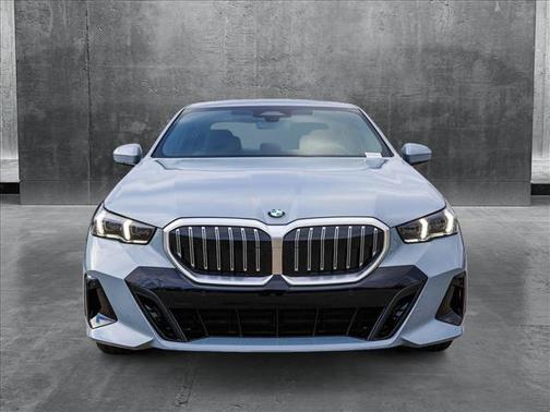 2025 BMW 530 i xDrive