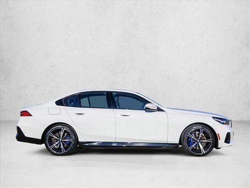 Alpine White 2027 BMW 530 i xDrive