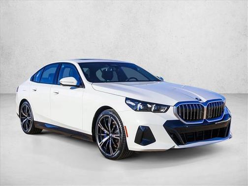 Alpine White 2027 BMW 530 i xDrive