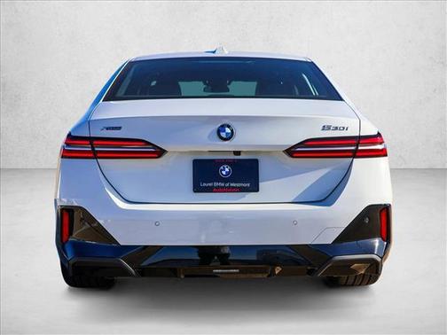 Alpine White 2027 BMW 530 i xDrive