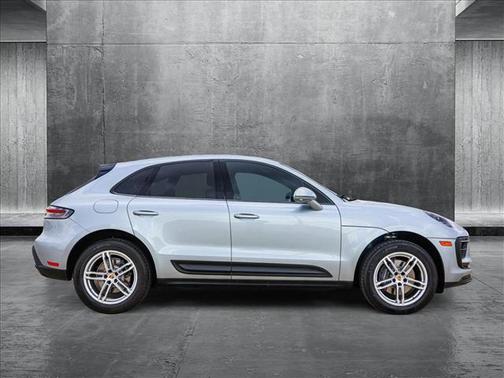 2022 Porsche Macan Base