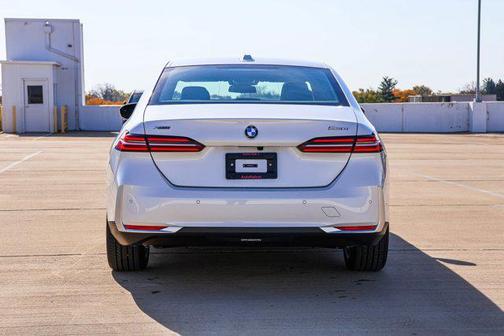 2025 BMW 530 i xDrive