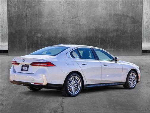 2025 BMW 530 i xDrive