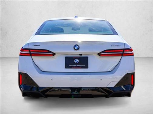 Mineral White Metallic 2026 BMW 530 xDrive