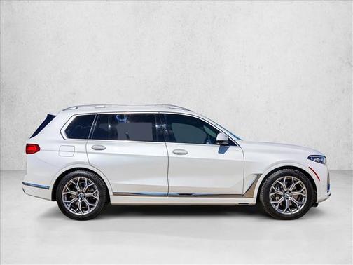 Mineral White Metallic 2022 BMW X7 xDrive40i