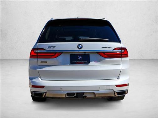 Mineral White Metallic 2022 BMW X7 xDrive40i