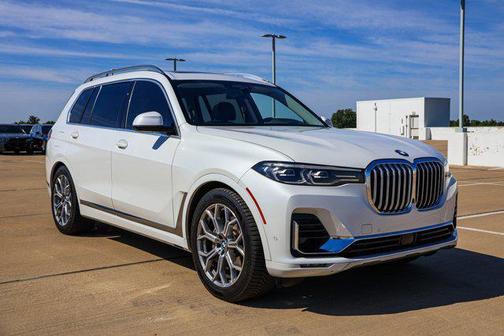 Mineral White Metallic 2022 BMW X7 xDrive40i