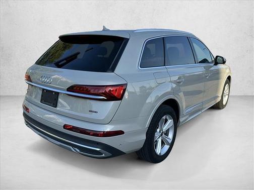 2023 Audi Q7 45 Premium Plus