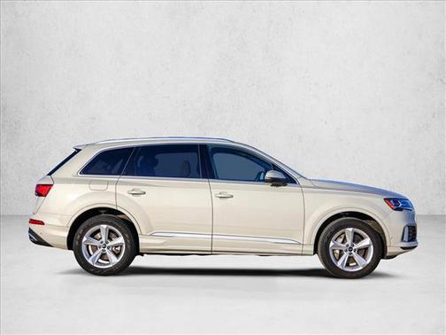2023 Audi Q7 45 Premium Plus