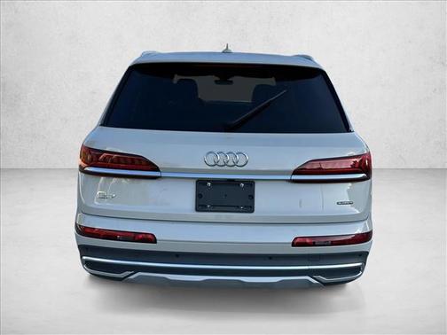 2023 Audi Q7 45 Premium Plus