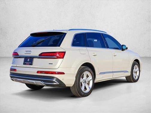 2023 Audi Q7 45 Premium Plus