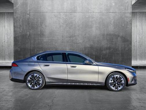 2025 BMW 530 i xDrive