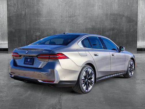 2025 BMW 530 i xDrive