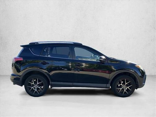 2017 Toyota RAV4 SE