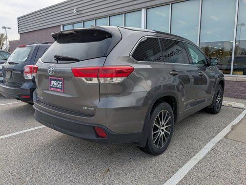 Predawn Gray Mica 2017 Toyota Highlander SE