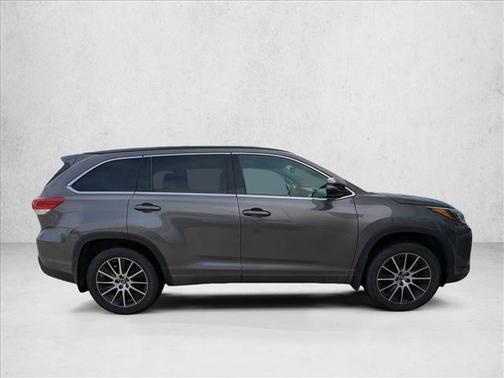 Predawn Gray Mica 2017 Toyota Highlander SE