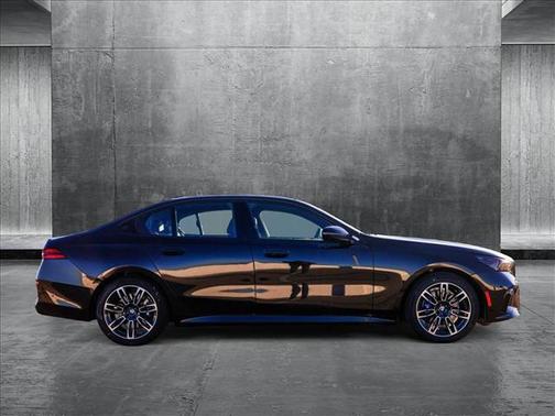 2025 BMW 530 i xDrive
