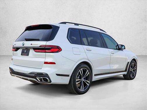 2025 BMW X7 M60i