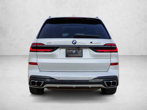 Mineral White Metallic 2025 BMW X7 M60i