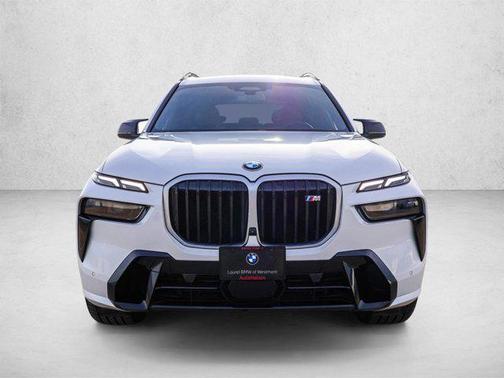 Mineral White Metallic 2025 BMW X7 M60i