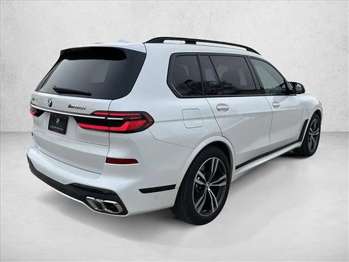2025 BMW X7 M60i