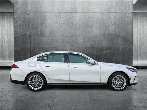 2025 BMW 530 i xDrive
