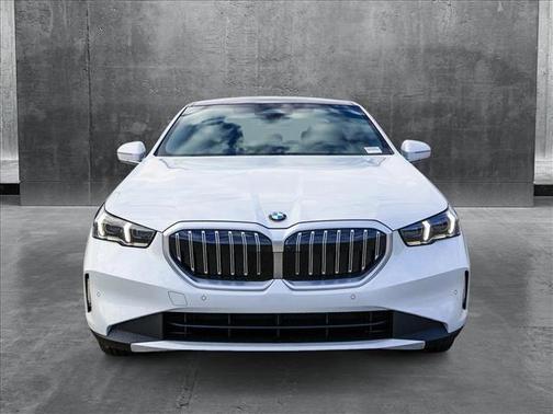 2025 BMW 530 i xDrive