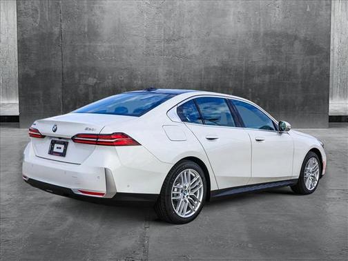 2025 BMW 530 i xDrive