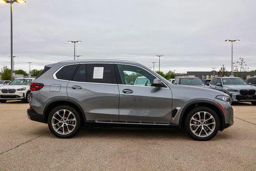 Skyscraper Grey Metallic 2026 BMW X5 xDrive40i