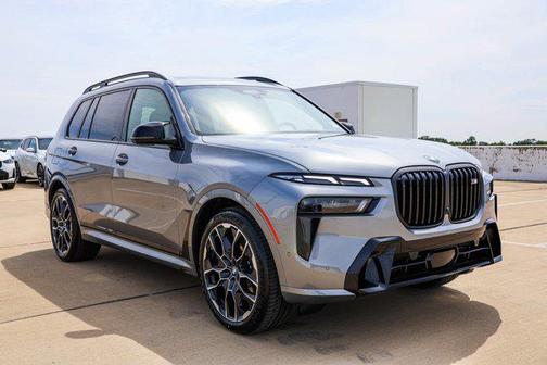 Skyscraper Grey Metallic 2027 BMW X7 M60i